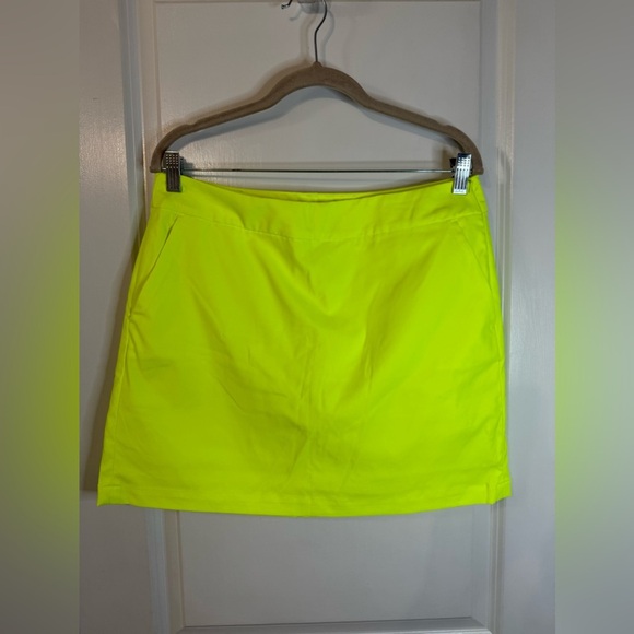 Nike Golf Women’s Neon Yellow Tournament Skort - Size 8 - Picture 1 of 8